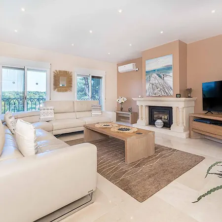 Villa Montgo View *